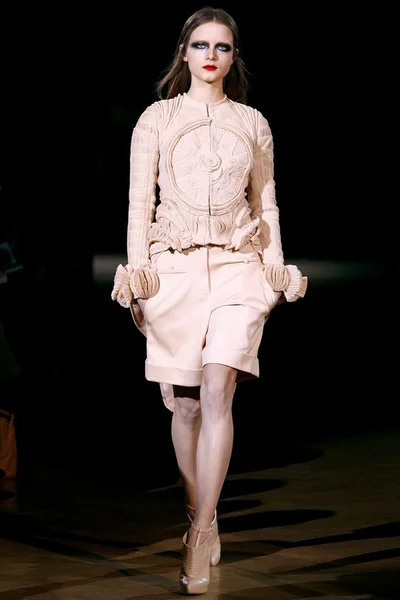 Look 9